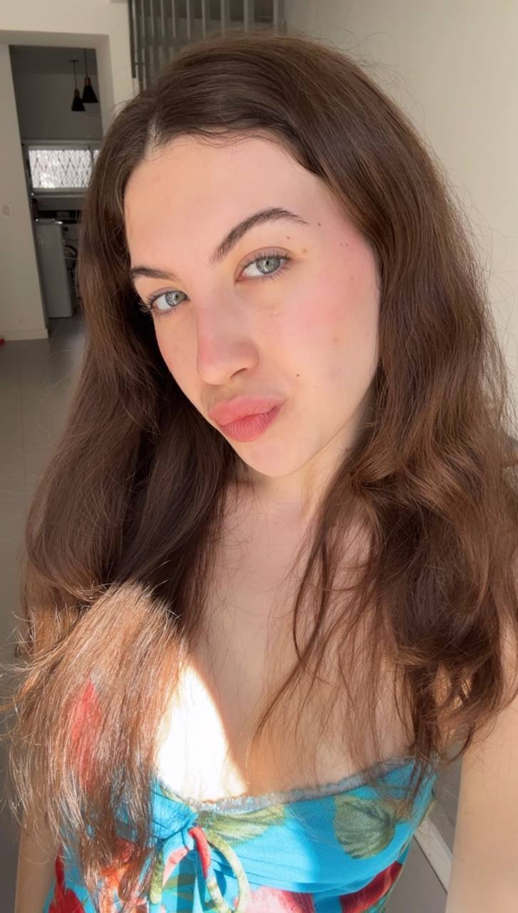 Nude girl Amber in Wuhan