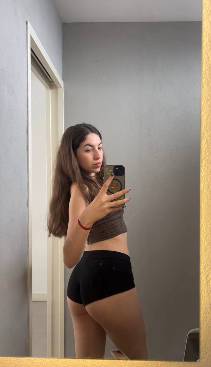 Amber in her underwear in Wuhan