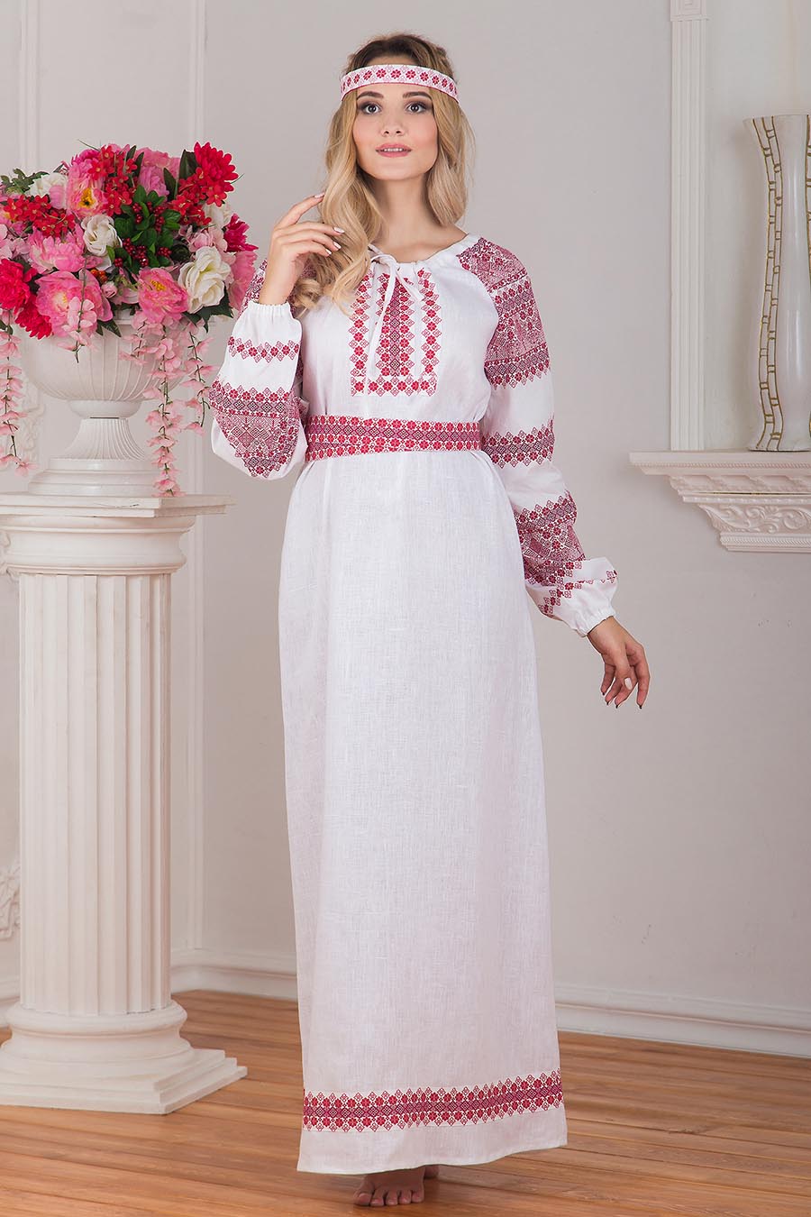 A playful frame from Women in Slavic costumes — online in Wuhan