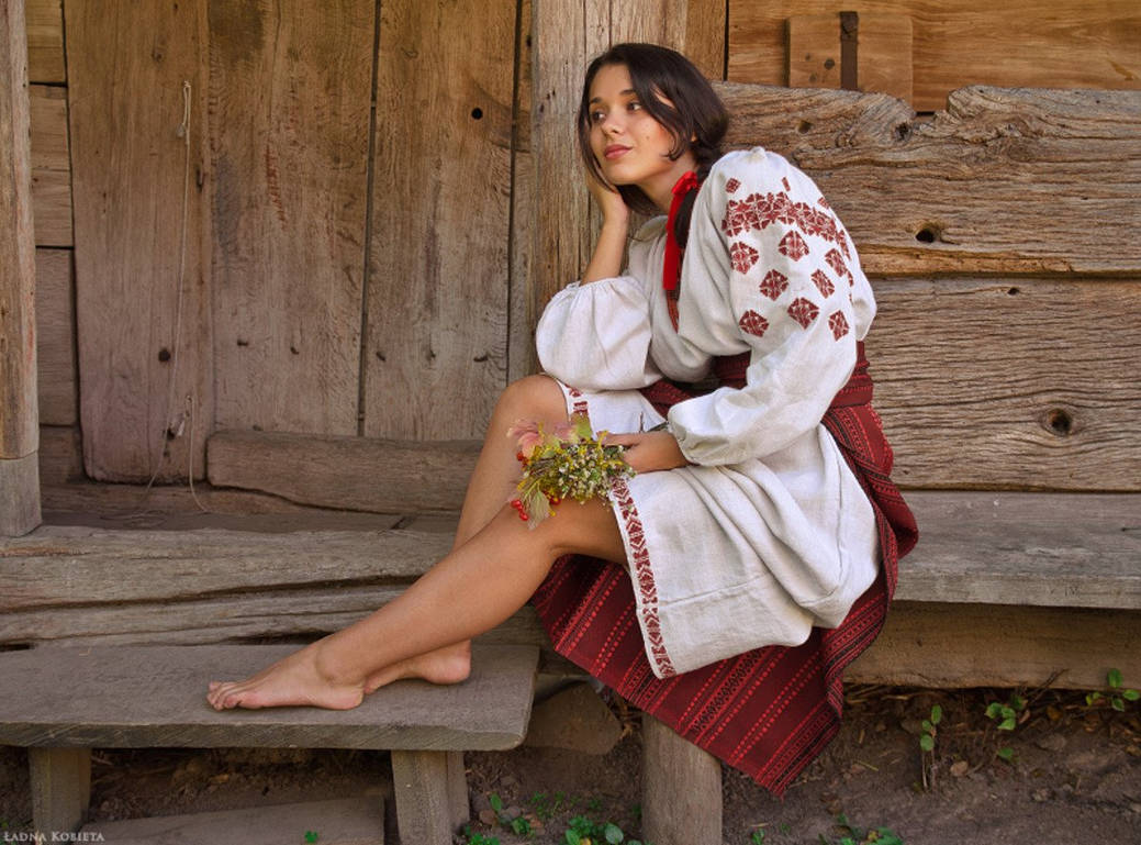 Fresh photos, fresh mood — Women in Slavic costumes online in Wuhan