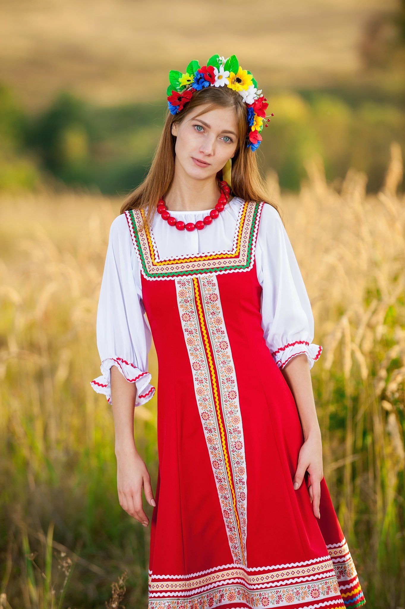 Women in Slavic costumes in Wuhan — step in, relax, and chat live