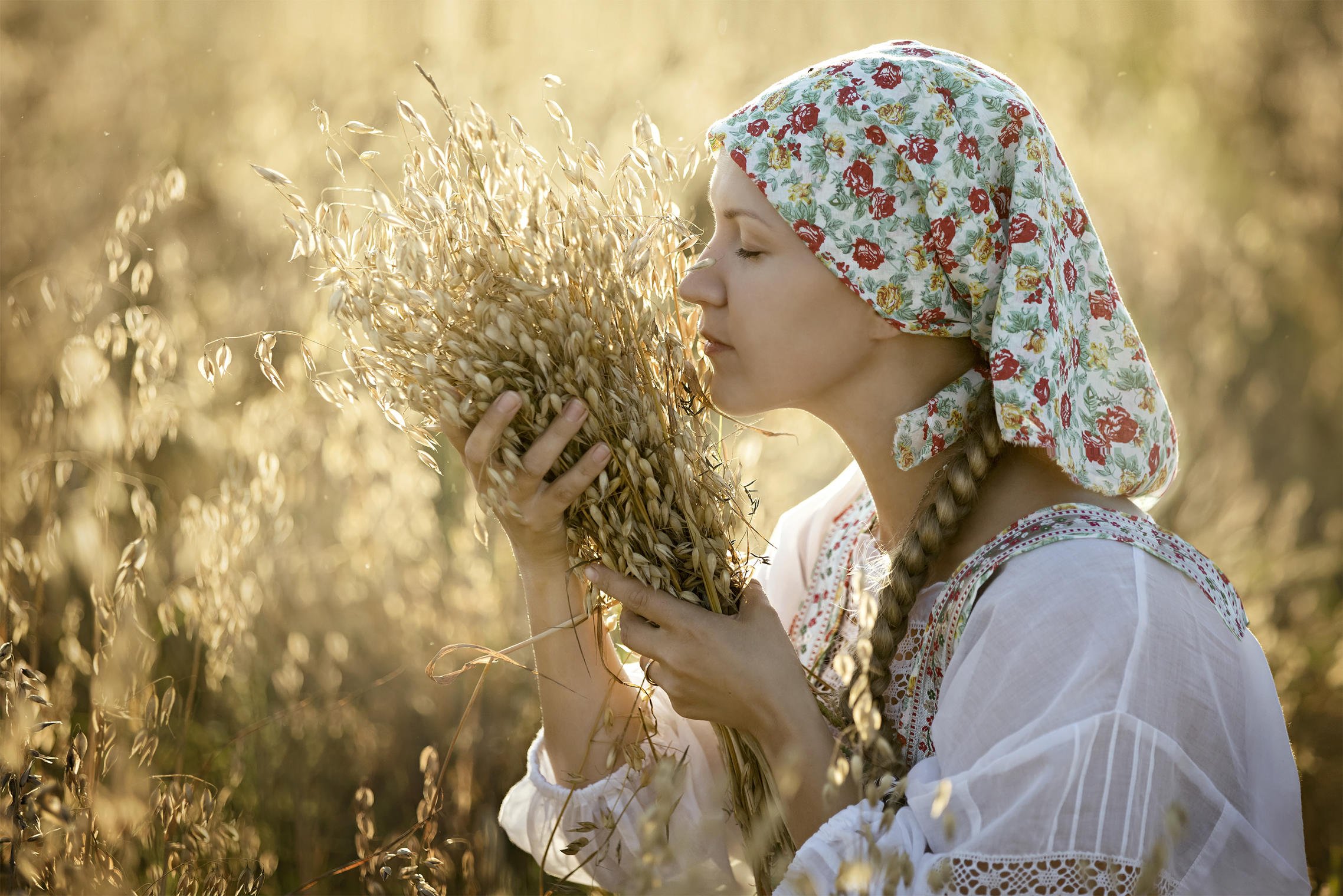 Photo Women in Slavic costumes in Wuhan