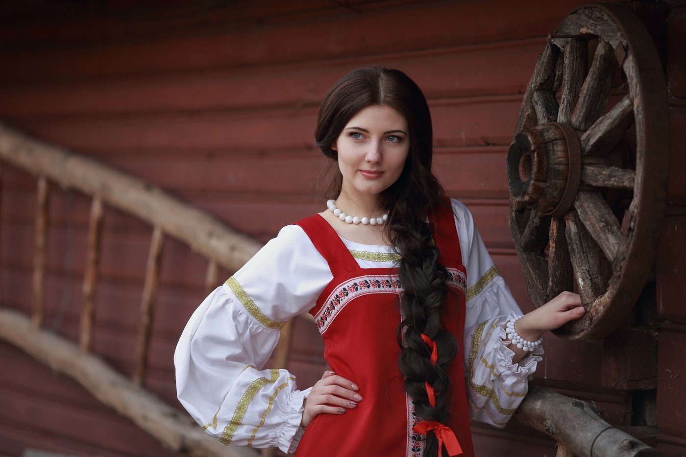 Girls in Slavic costumes’s look of the day — catch her live in Wuhan