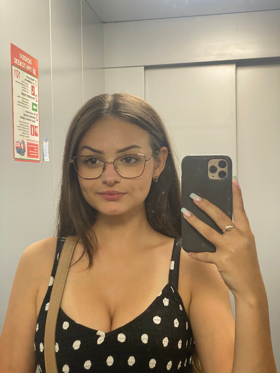 Sexy model Stacy in Wuhan